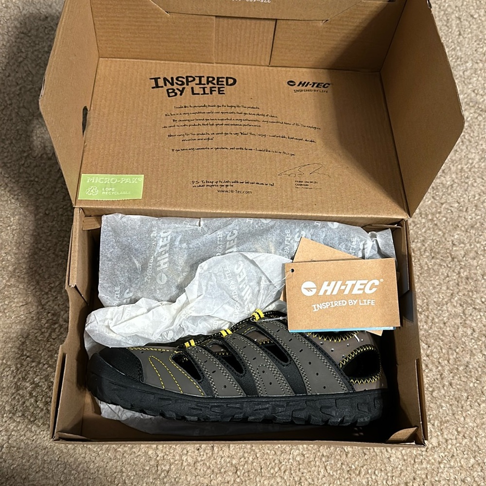 NWT!! Hi-Tec Tortola Escape Jr!!